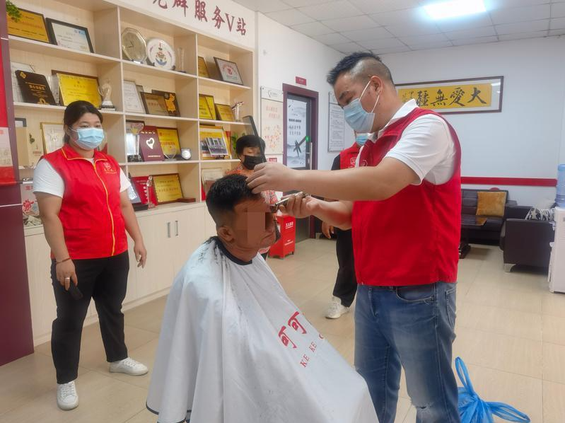 失联18年！龙华街道志愿者顺利帮助困难来深建设者回归家庭
