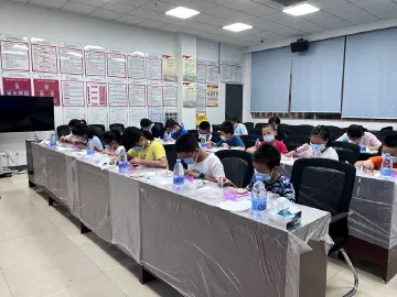 动动手减减压，园东社区开展青少年减压手工活动