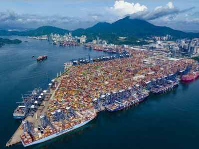盐田港迎来出货高峰 前7个月进出境集装箱同比增9.6%