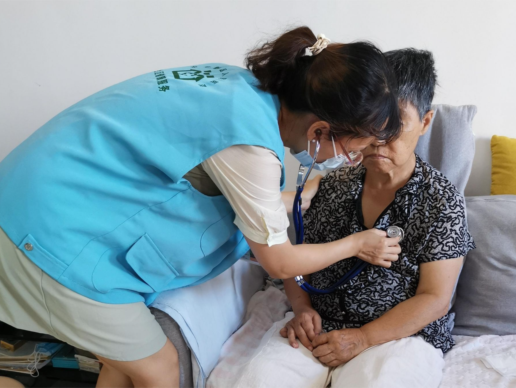 5个故事读懂龙华医生，揭秘“战袍”下隐藏的多重身份