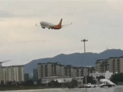 海南三亚：第一批125名滞留游客乘民航飞机返回西安