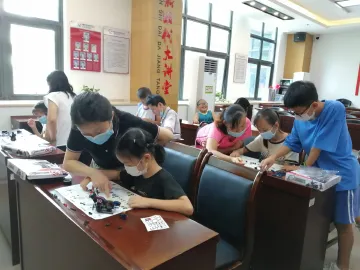 玩转乐高，快乐暑假！凤凰街道举办亲子趣味积木拼装活动