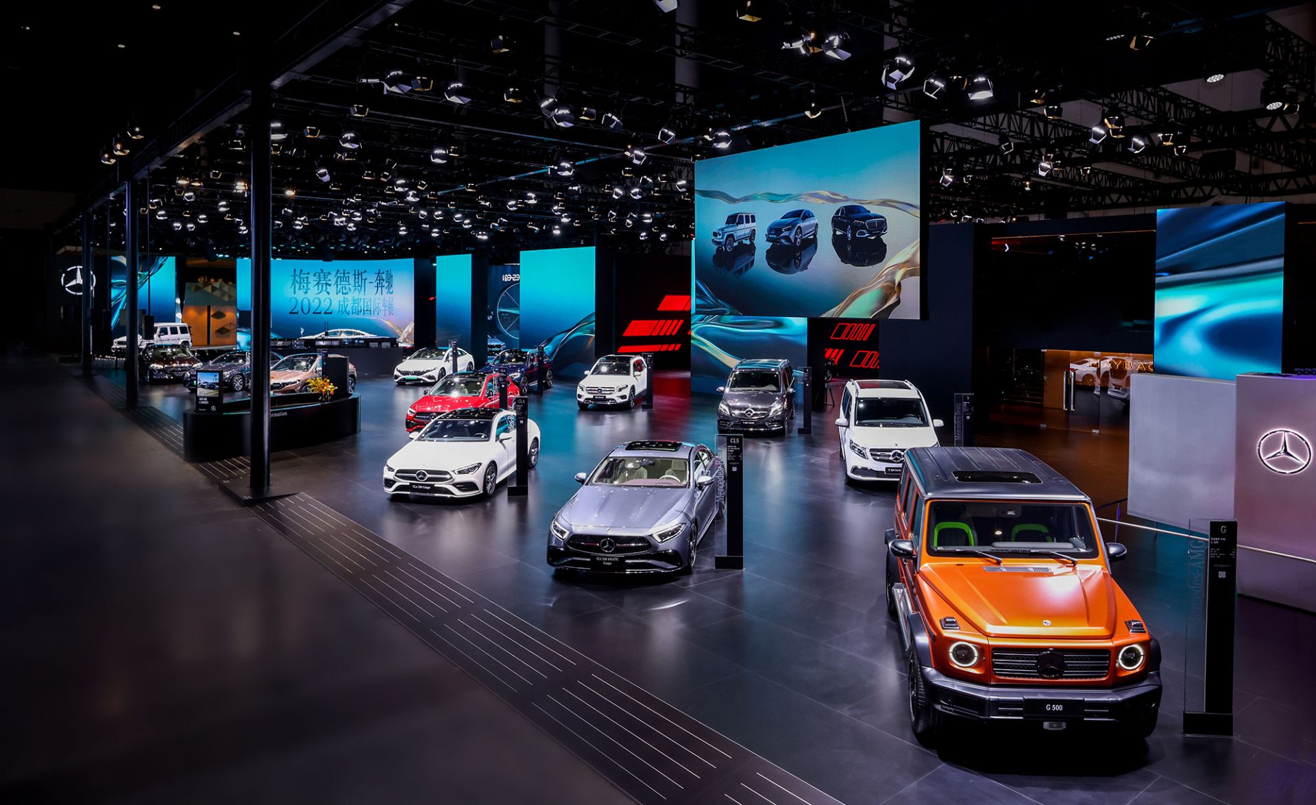 全新EQE首秀、6款车型上市，梅赛德斯-奔驰携创新豪华阵容亮相2022成都车展