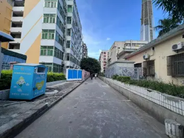 羡慕！墙面小广告都帮清理……八卦岭宿舍区变干净了  