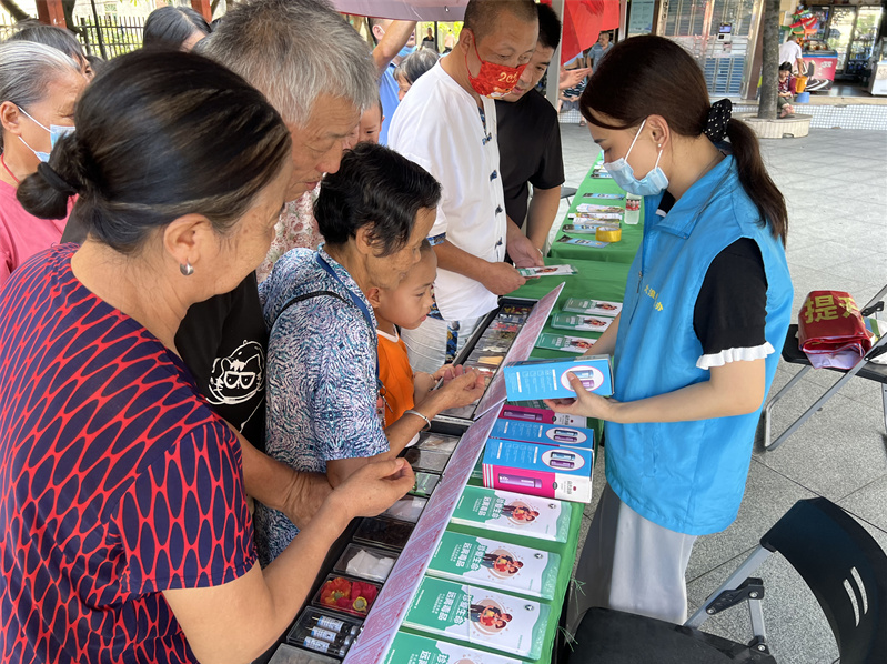 筑牢全民“防毒墙”！深圳龙华区大浪街道开展禁毒宣传进社区活动 