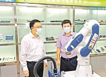 王守睿到一线走访服务企业，检查疫情防控等工作