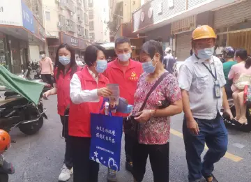 “光明虹”党员带头参与 上村社区开展扫黑除恶宣传活动