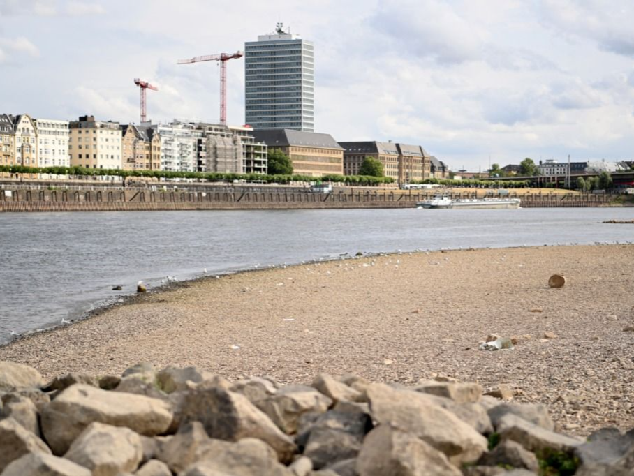 莱茵河德国境内水位创历史新低 交通部长警告情况会继续恶化