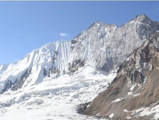 印军在克什米尔锡亚琴冰川上发现38年前失踪的印度士兵尸体