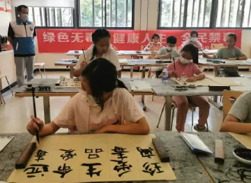 绘无毒无邪青春 书无忧童年 公明街道开展书法绘画禁毒反邪宣传活动