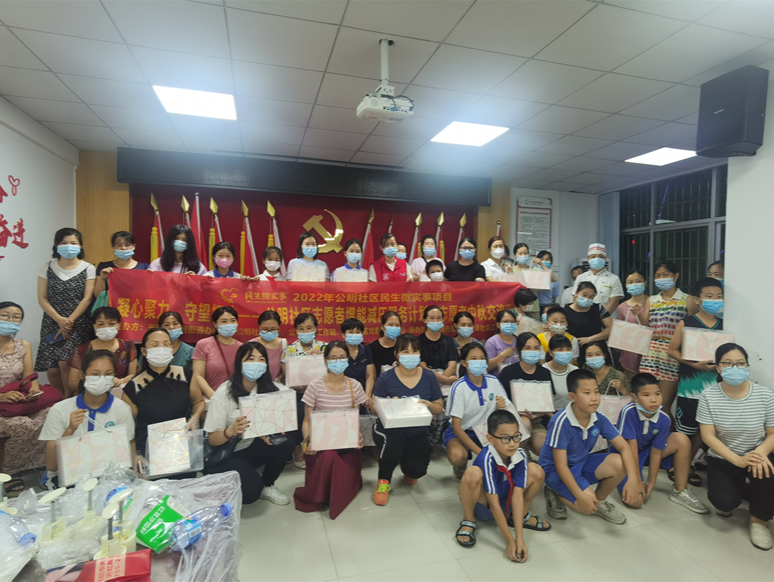 上村社区举办暑假辅导课堂