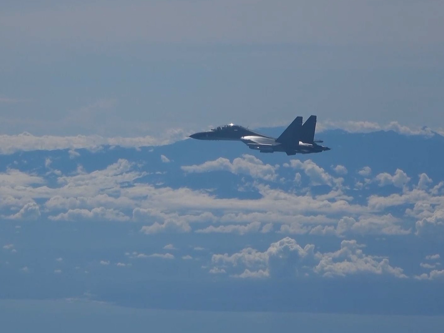 东部战区继续位台岛北部、西南、东部海空域进行实战化联合演训