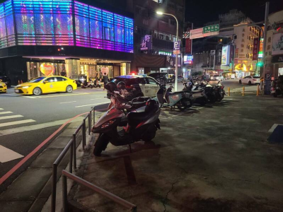 （缓）台湾地区台南市凌晨两派人马爆发群殴 警员酒店前连开7枪