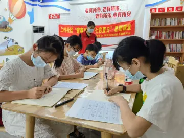 公明街道上村社区开展青少年硬笔书法活动