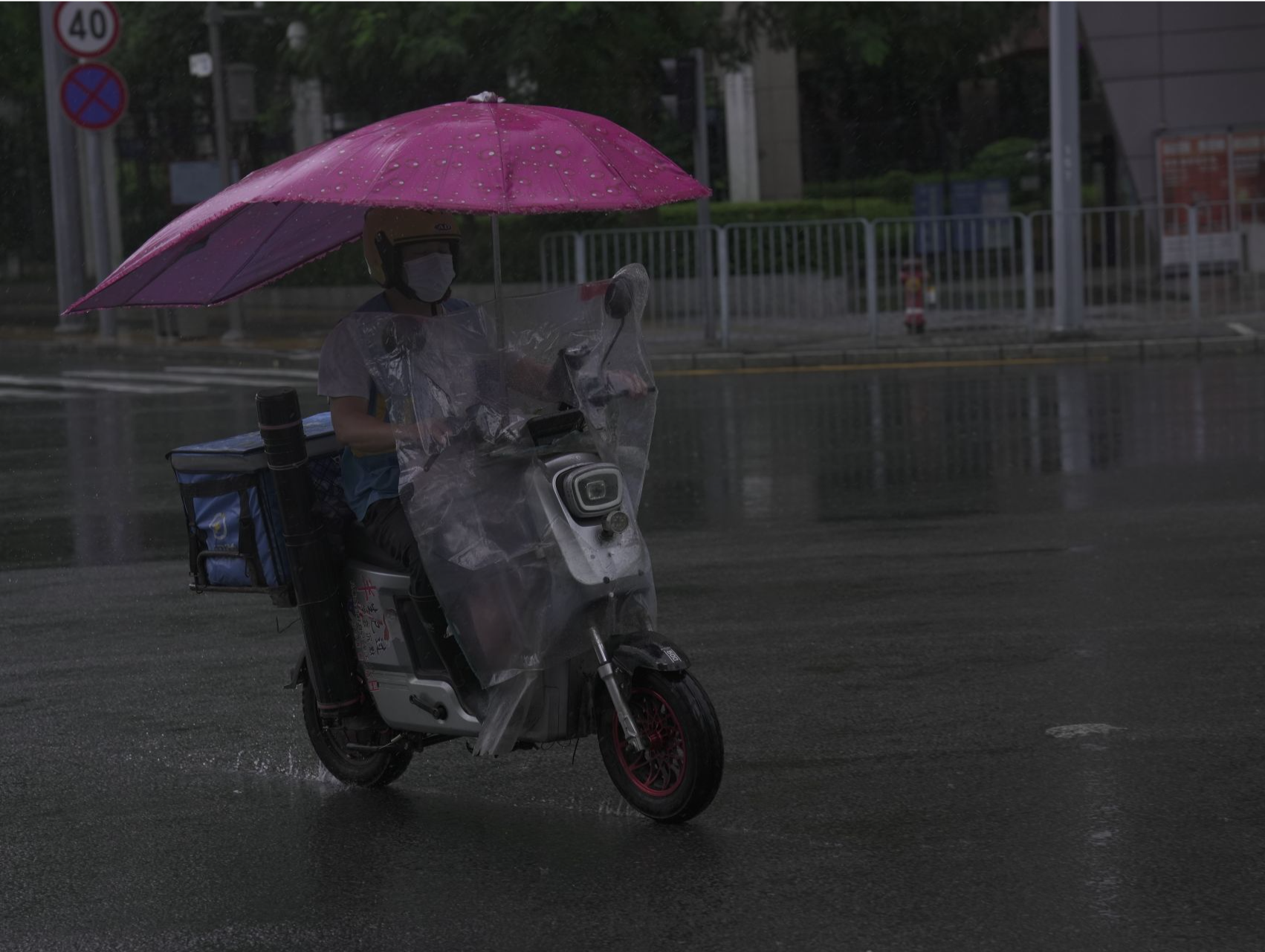 深圳8月24日夜间降雨渐趋频密，25日有暴雨局部大暴雨