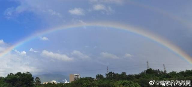 雨后彩虹。来自@微微风微微醺，摄于珠海
