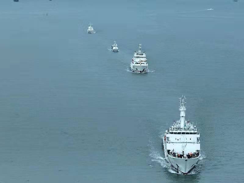 中国海警舰艇编队今日在我钓鱼岛领海内巡航