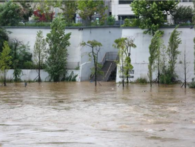 韩国暴雨已致13人死亡 包括两名中国公民