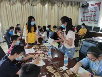 新湖街道“暖阳守护”心理桌游体验营活动