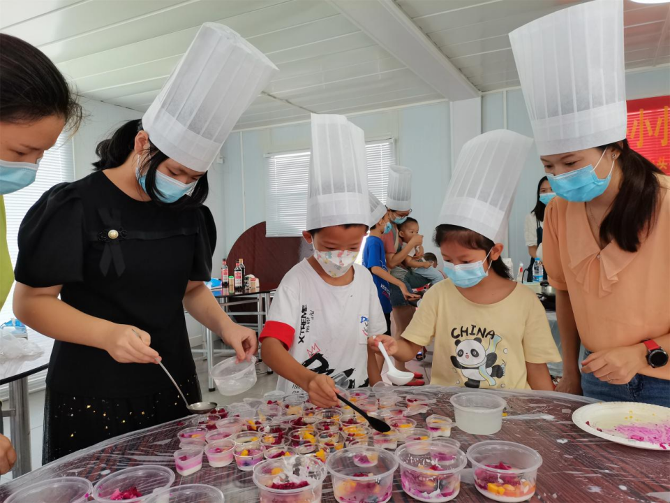 马山头社区亲子美食制作活动培养儿童劳动意识