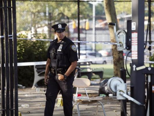 美国纽约市再现“血腥周末” 十余起枪击事件多人伤亡