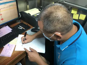 ​马田街道进车站宣传禁毒知识    