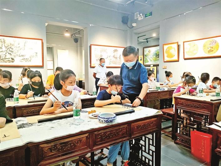 宝安区文体中心联合合正艺术博物馆开展书法公益培训