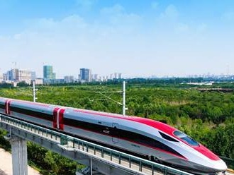 雅万高铁高速动车组和综合检测列车在青岛下线