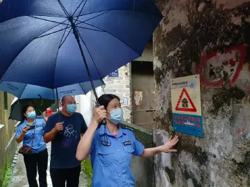 马田街道多方出动积极开展防汛防台风行动