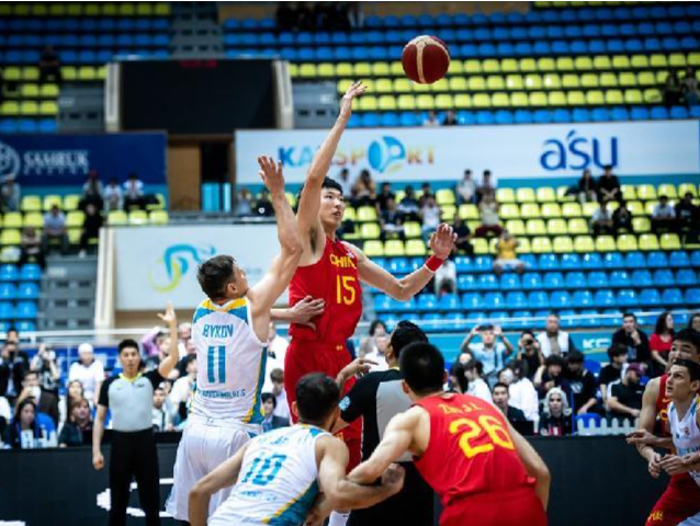 世预赛中国男篮击败哈萨克斯坦队