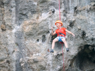 深圳8岁攀岩少年 刷新完成“中国攀”的全国最小年龄纪录