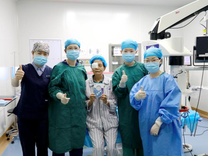 深圳首例！PanOptixToric三焦点散光矫正型人工晶体在这家医院成功植入