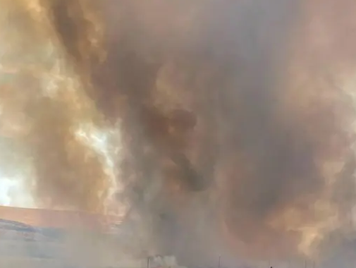 美国华盛顿州东部发生山火 附近居民被紧急疏散