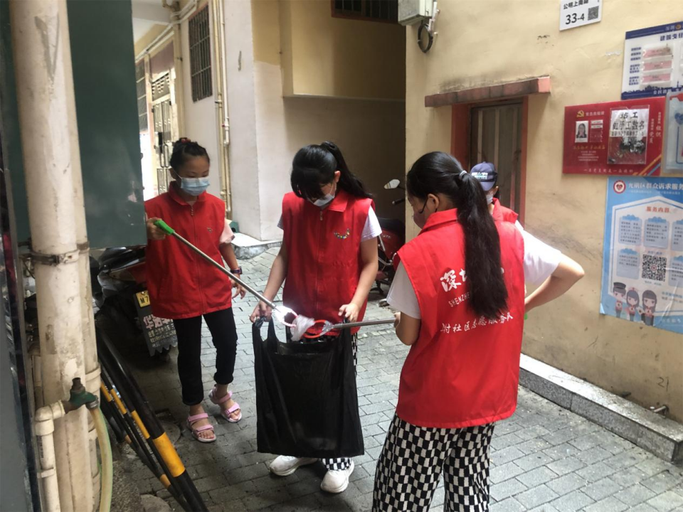 上村社区开展创文志愿者宣传活动