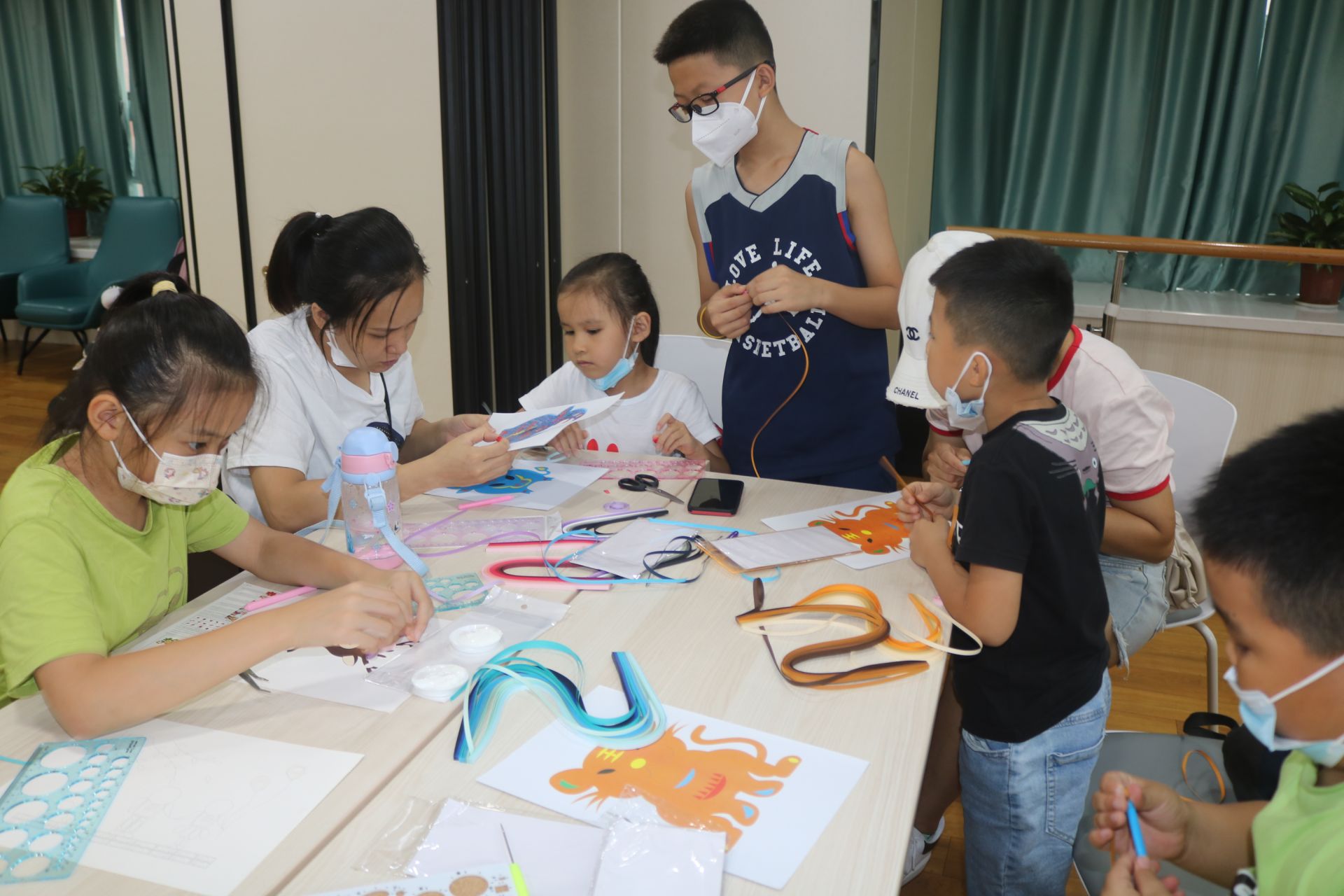 罗湖懿米阳光公益发展中心在嘉北社区开展暑期创意亲子手工活动