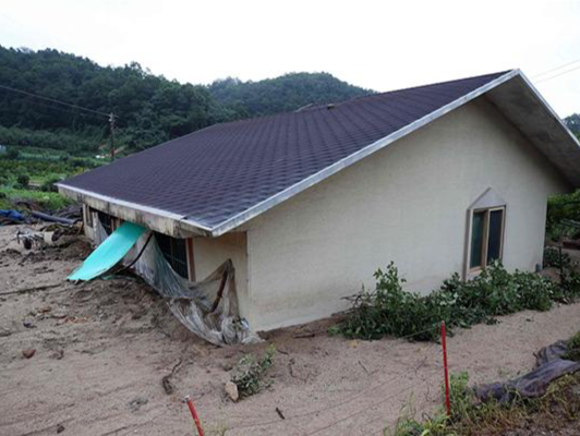 韩国降雨带南移 群山市降雨量近250毫米