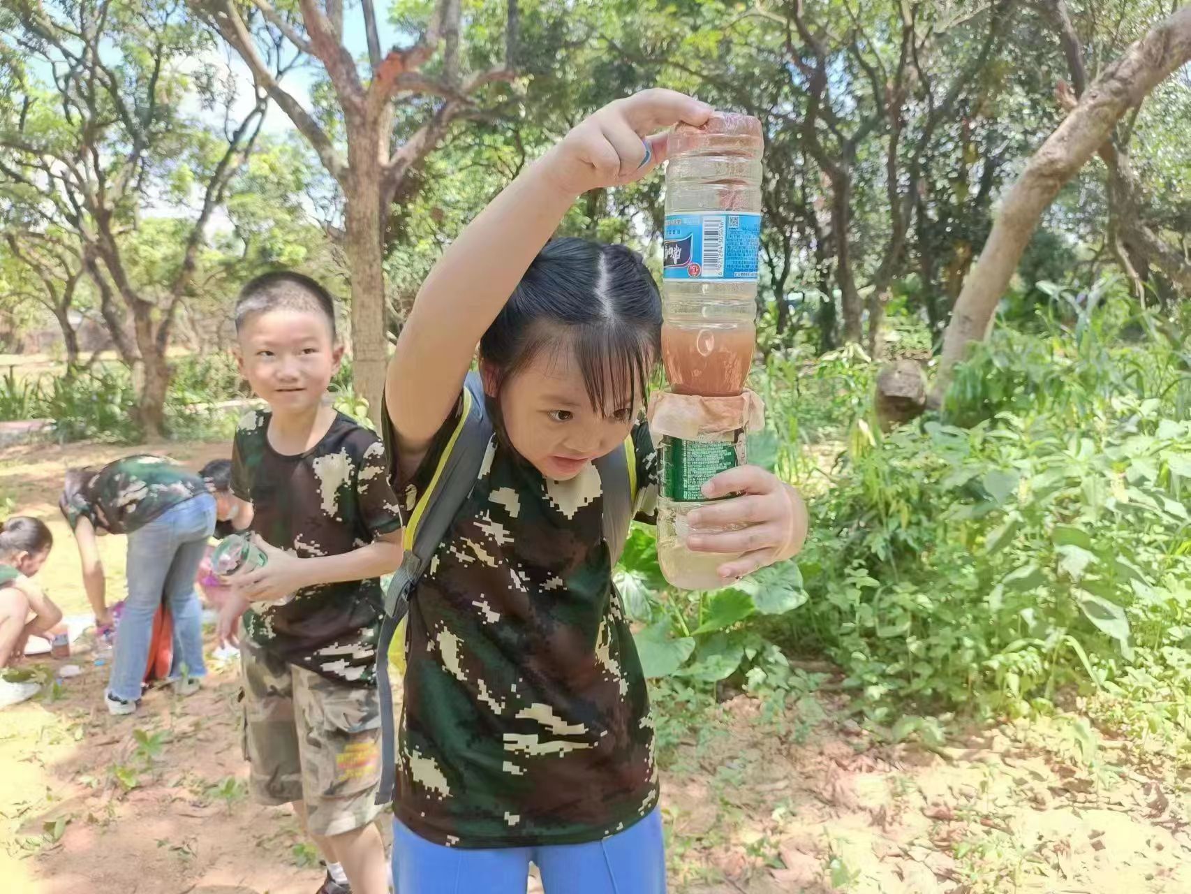 凤凰社区“荒野求生”户外活动让儿童青少年学习知识掌握技能  