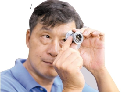 深圳老手艺人的30年坚守：3万台老相机在他手中“起死回生”