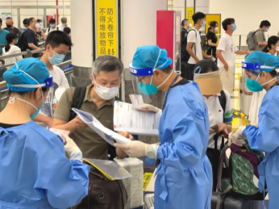 深圳皇岗边检为出境旅客提供高效通关服务
