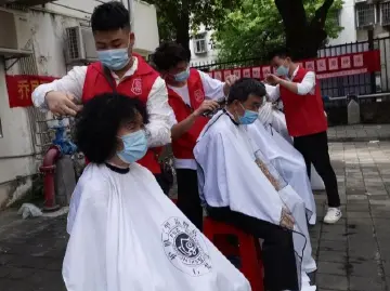 解决“头”等麻烦，园东社区新时代文明实践站义剪进社区