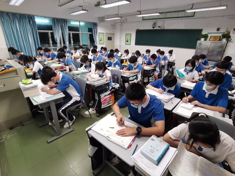 高三封闭式管理，翠园中学多措并举为学子营造温馨的“家”