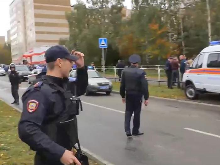 俄罗斯学校枪击案死亡人数升至17人
