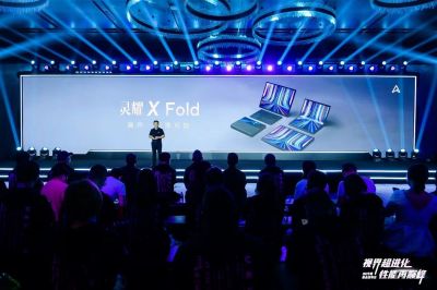 17.3英寸OLED折叠笔记本亮相2022华硕秋季发布会