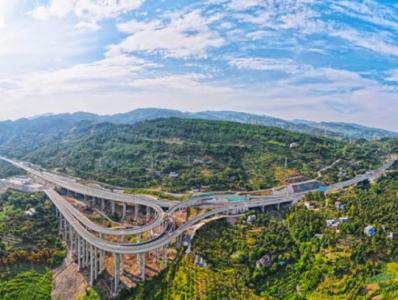 中国基建再破多个记录！3条高速在三峡库区串联成环