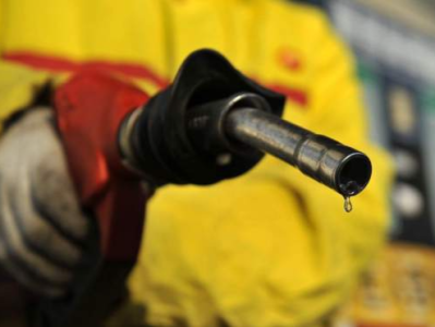 油价年内“第七跌”，加满一箱油节省11.5元