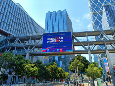 抬头见“蓝”！网络安全宣传海报亮相深圳街头