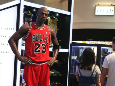 乔丹一件篮球背心逾千万美元拍卖