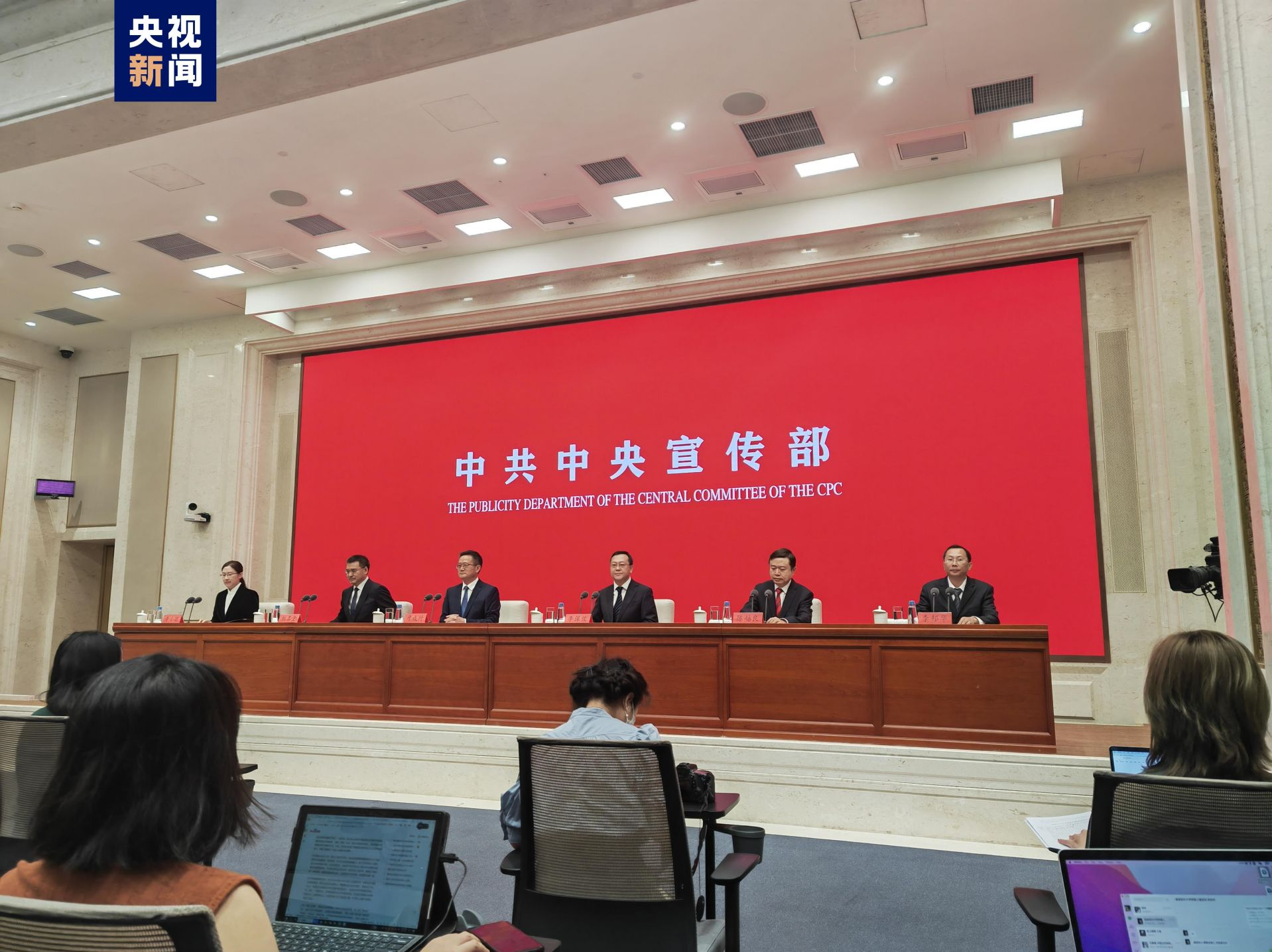 民政部持续完善老年人福利 已有1420万老年人纳入城乡低保