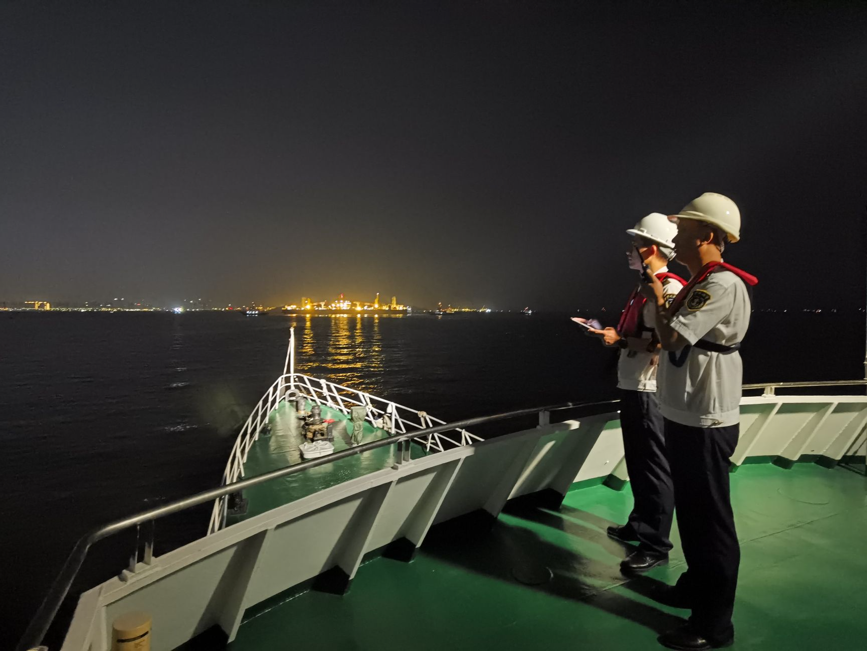 圆满完成！深圳海事局全力保障深中通道E21管节安装现场通航安全