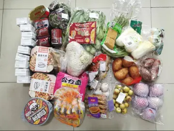 隔离不隔爱 园岭街道为独居老人送餐上门